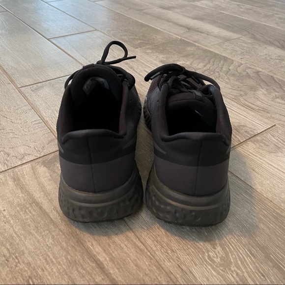 Nike Men's Revolution 5 - All Black - Picture 7 of 11